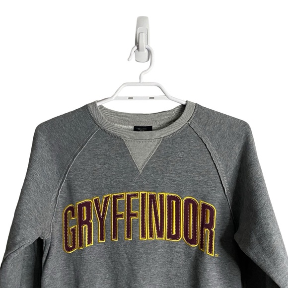 Universal Studios The Wizarding World of Harry Potter Gryffindor Sweatshirt - Picture 2 of 8